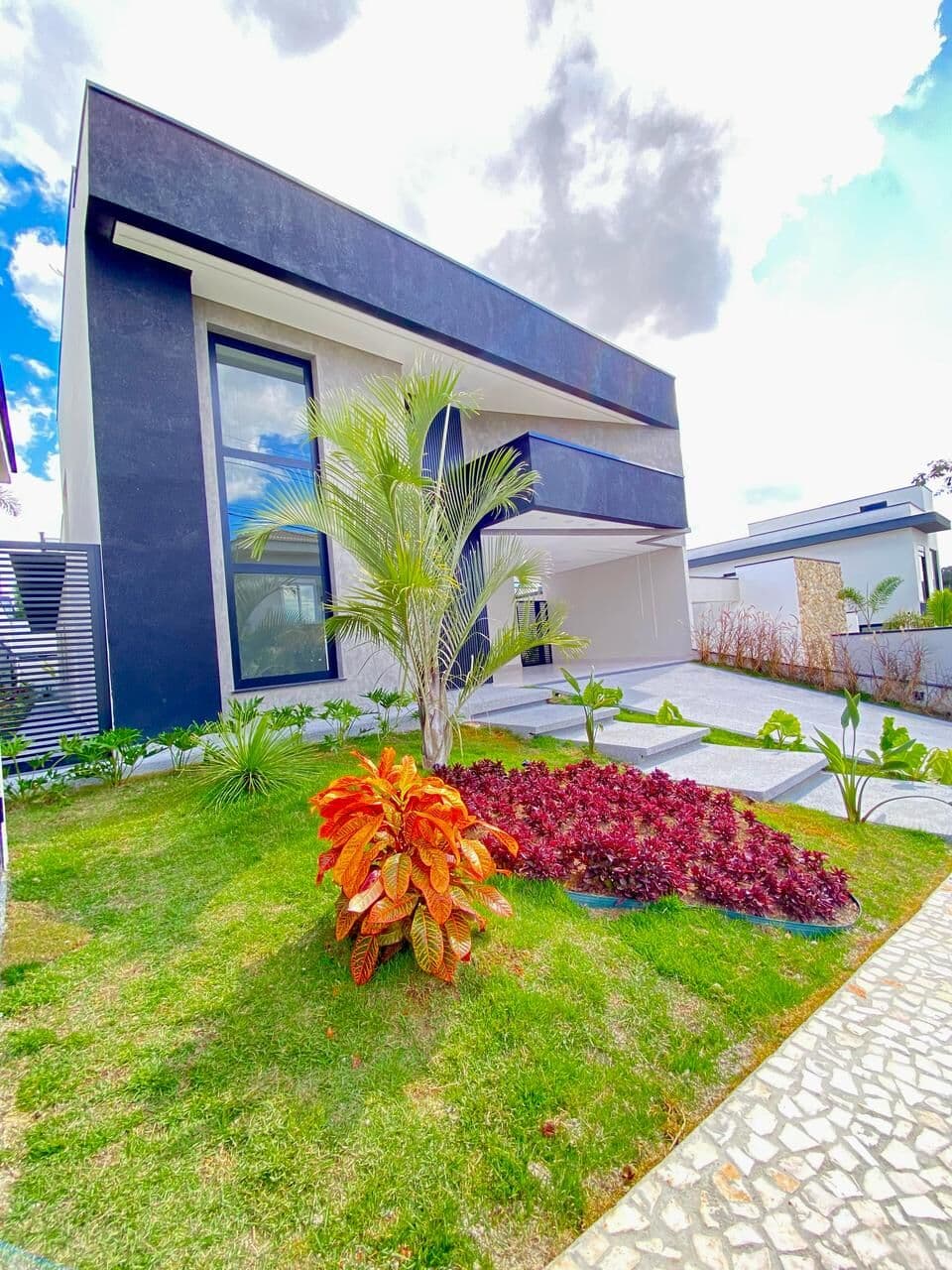 Casa Térrea com três suítes à venda no condomínio Granja Anita em César de Souza em Mogi das Cruzes