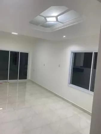 Sobrado à venda no bairro Vila Brasileira em Mogi das Cruzes, SP, com 3 dormitórios, sendo 1 suíte com sacada.