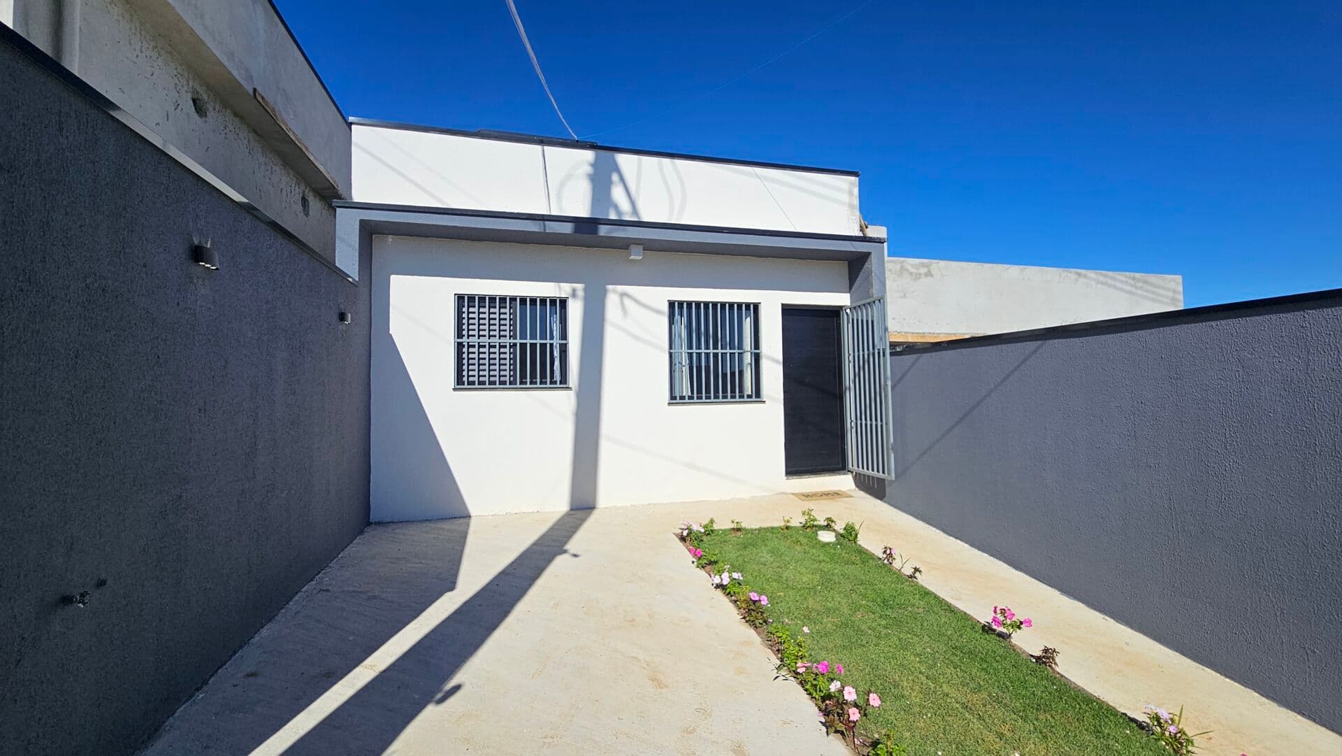 Casa de Condomínio à Venda com 2 Dormitórios e Quintal,pPróximo à Avenida Japão, Mogi das Cruzes