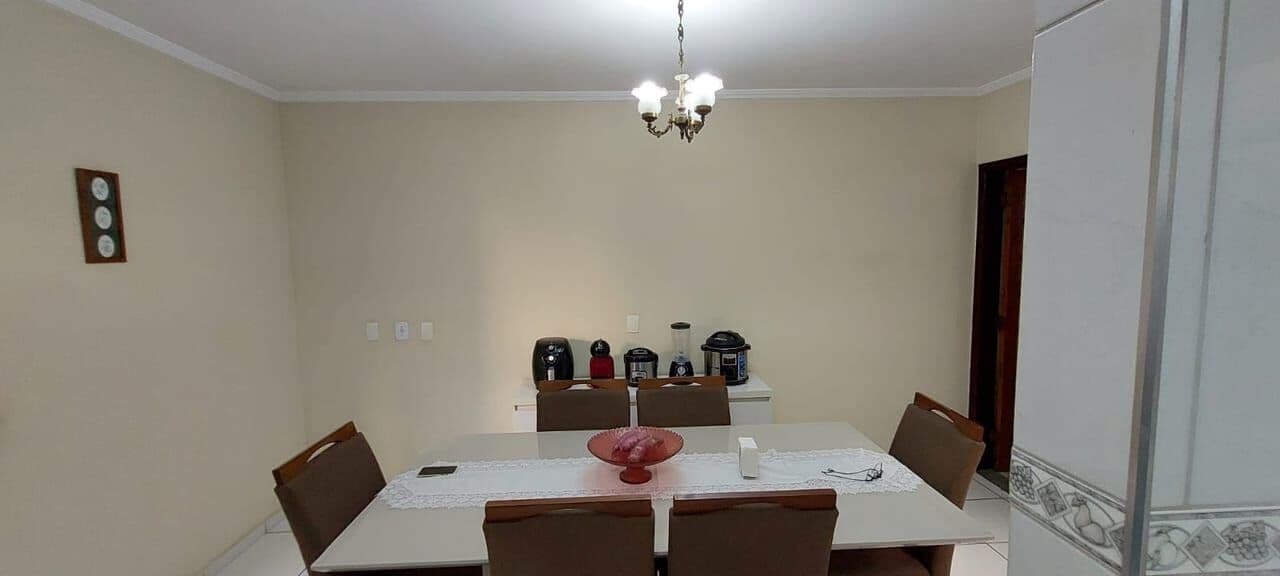 Casa Sobrado à venda com preço de oportunidade no bairro Chácara Jafet em Mogi das Cruzes, SP, com 3 dormitórios, sendo 1 suíte