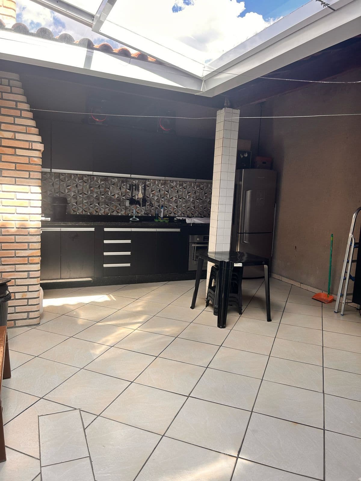 Sobrado à venda no bairro Vila Nova Cintra em Mogi das Cruzes, SP, 127 mt², com 3 dormitórios, sendo 1 suíte