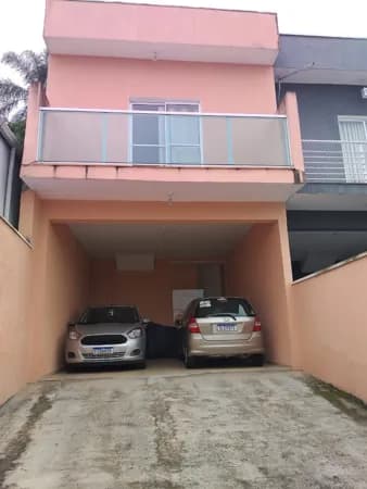 Casa à venda no bairro Mogi Moderno em Mogi das Cruzes, com 3 dormitórios, sendo 1 suíte.