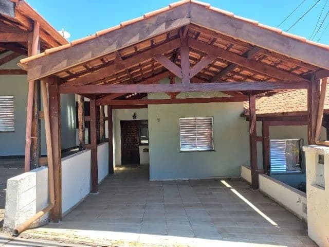 Casa à venda no Condomínio Millennium II com 3 dormitórios e 2 vagas