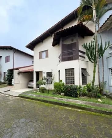 Sobrado 150m² em Cond. Fechado - Mogi Moderno | 3 Qts, Planeados e Churrasqueira