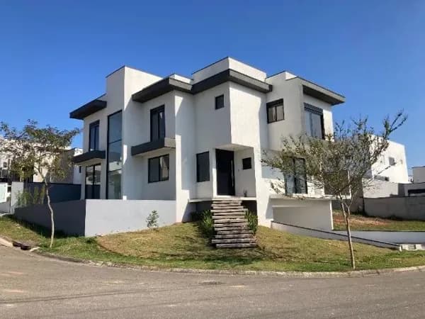 Sobrado Moderno com 3 Suítes, Varanda Gourmet e Ampla Área Externa em Mogi das Cruzes