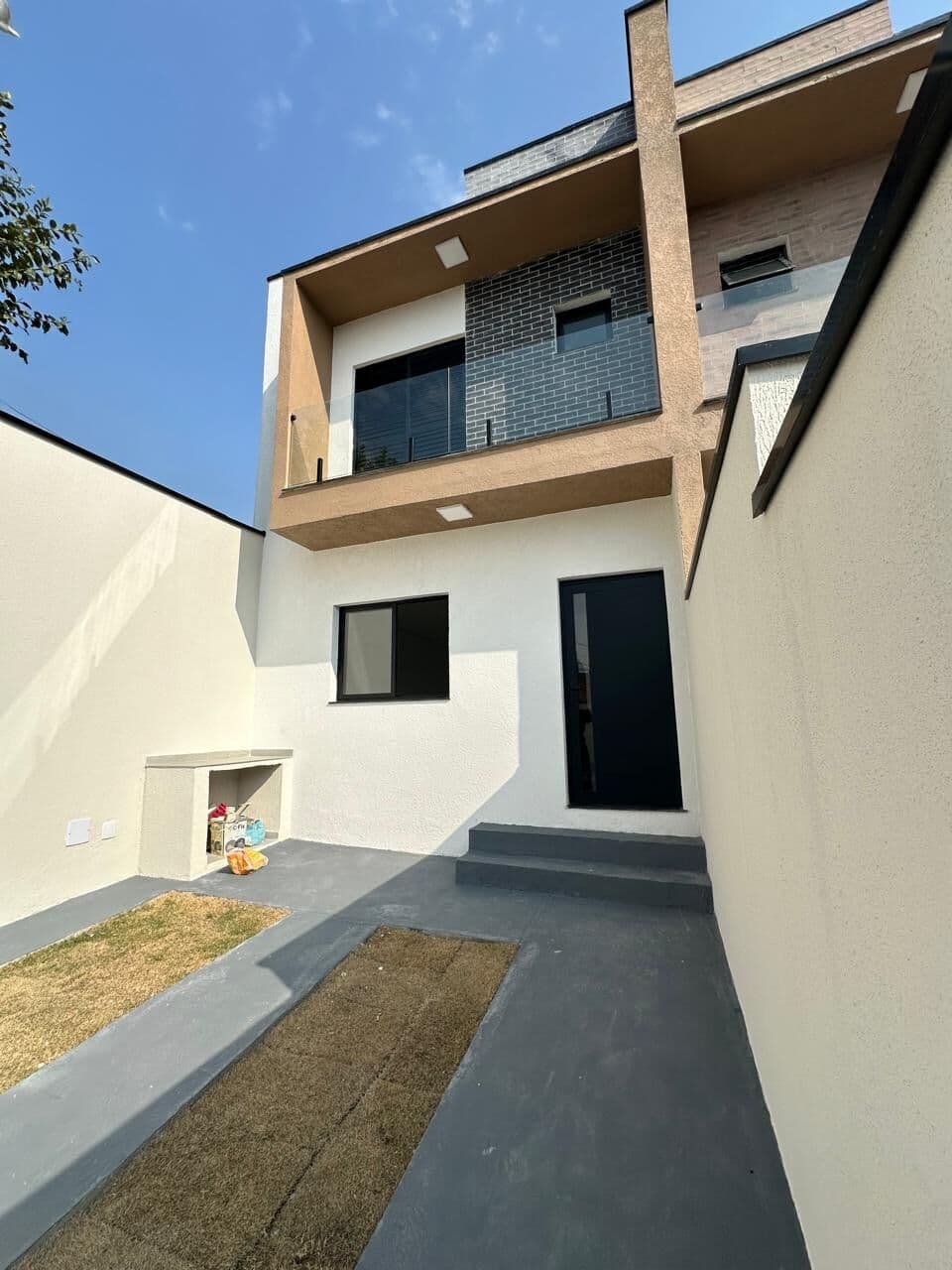 Sobrado novo à venda no Jardim Esperança