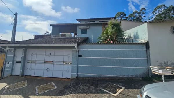 Sobrado para Locação com 3 Dormitórios e Espaço Gourmet em César de Souza – Mogi das Cruzes/SP