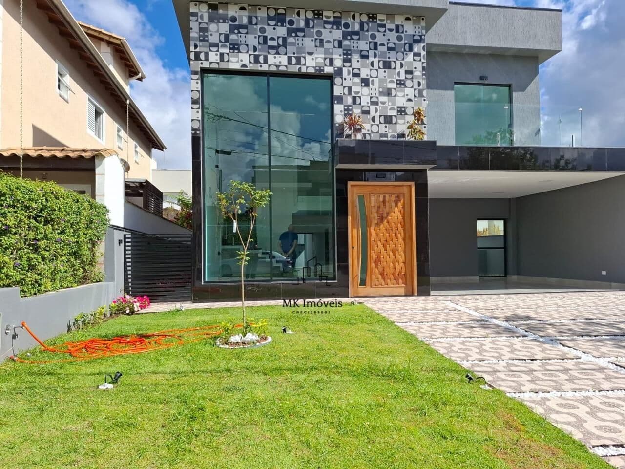 Casa de Alto Padrão para venda no Condomínio Veredas | 3 Suítes e 319m²