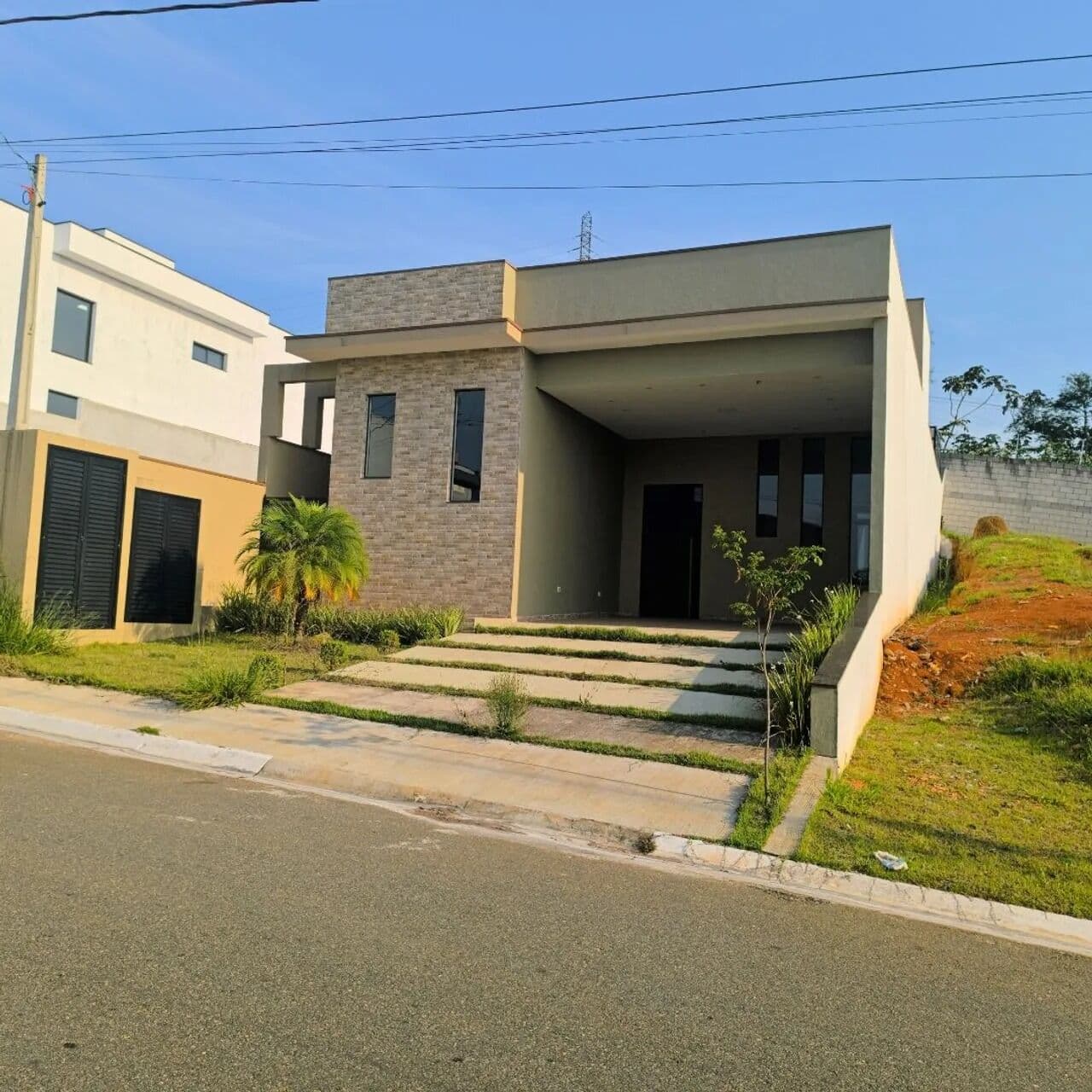 Casa à Venda no Residencial Veneza I – 3 Suítes e 4 Vagas em Mogi das Cruzes