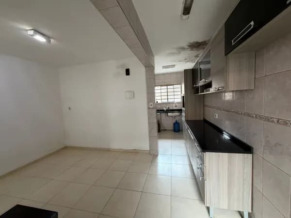 Casa para locação no Conj. Residencial do Bosque | 2 Quartos, 70m² e Quintal