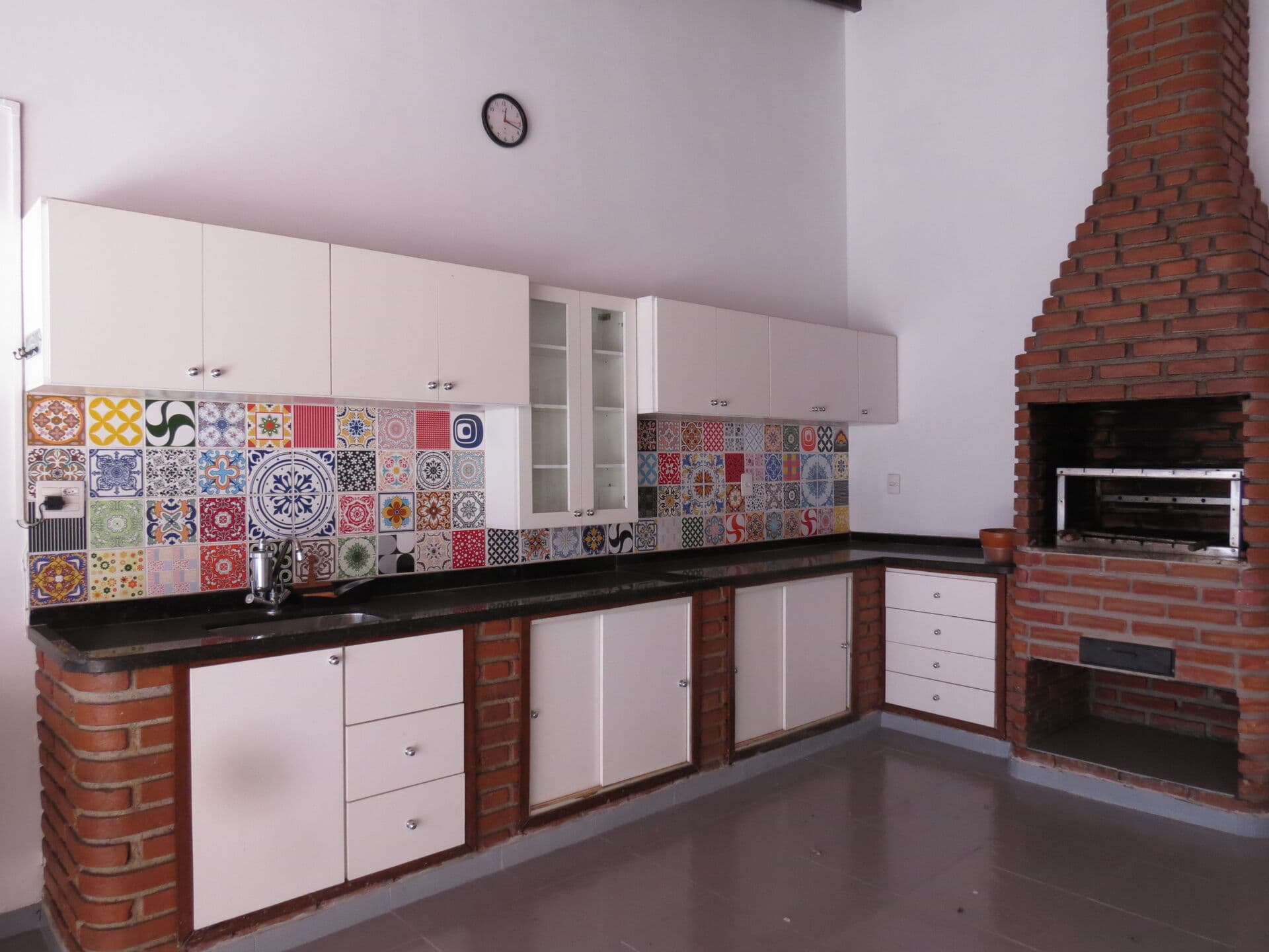 Casa Sobrado à venda no bairro Alto Ipiranga em Mogi das Cruzes, com 3 dormitórios e amplo espaço gourmet.