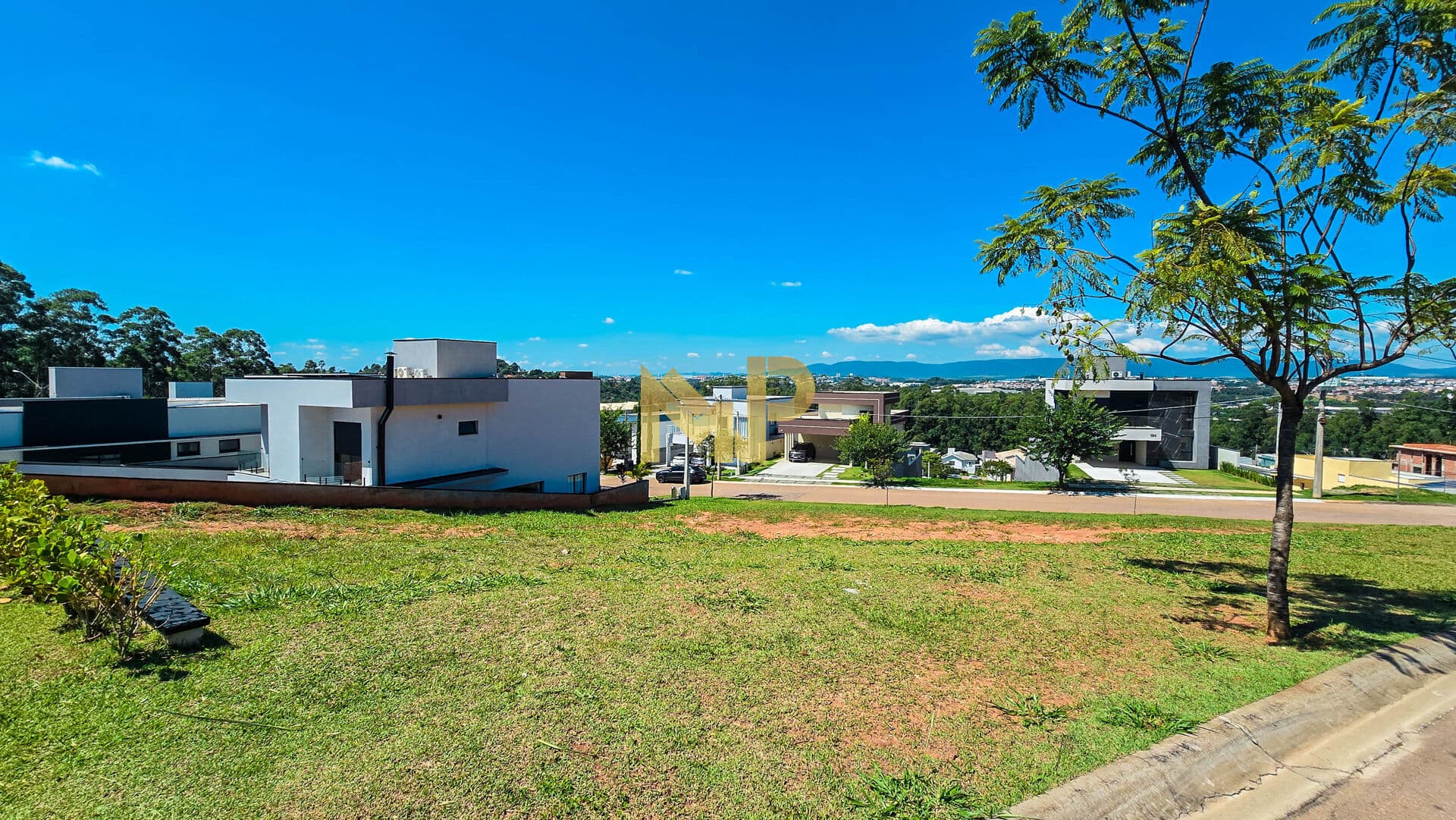 Terreno à Venda no Condomínio Ibi Aram II
