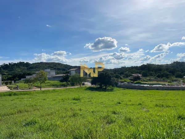 Terreno plano pronto para construir no condomínio Vida Real