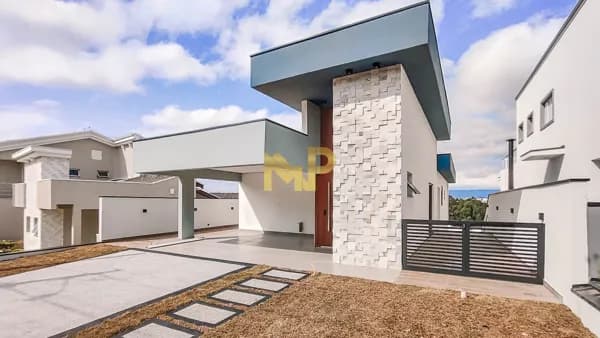 Casa à Venda no Condomínio Ibi Aram II