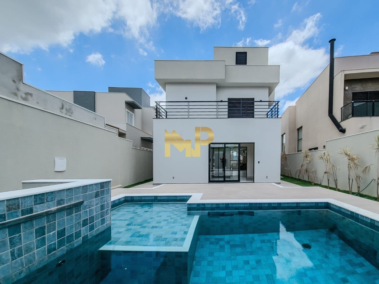 Casa à Venda no Condomínio Ibi Aram II