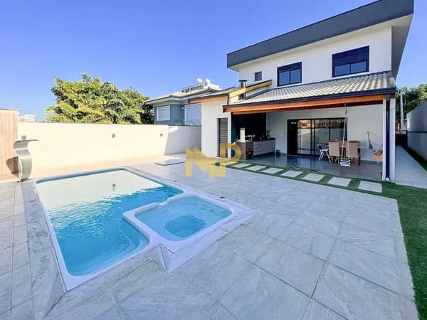 Casa à Venda no Condomínio Ibi Aram II