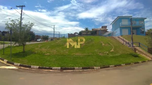 Vende Terreno em Condomínio Residencial dos Lagos