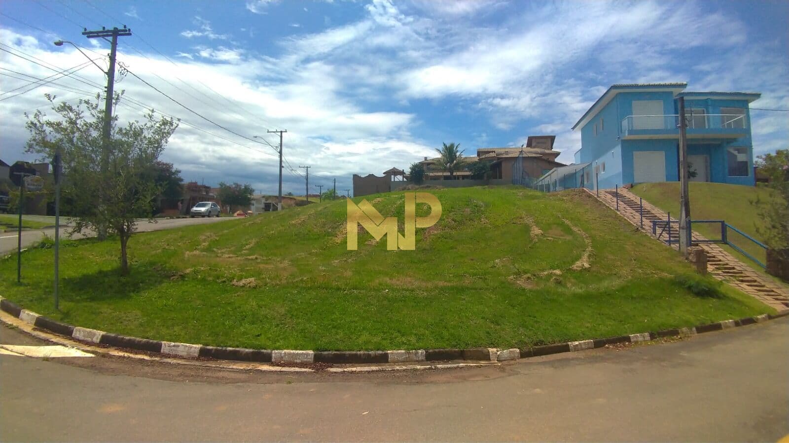 Vende Terreno em Condomínio Residencial dos Lagos