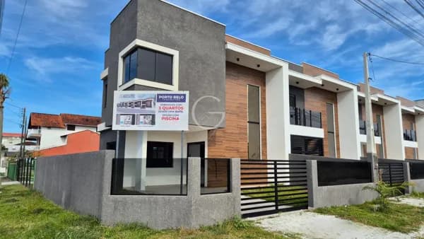 SOBRADO ALTO PADRÃO EM PRAIA DE LESTE – APENAS 200m DO MAR!