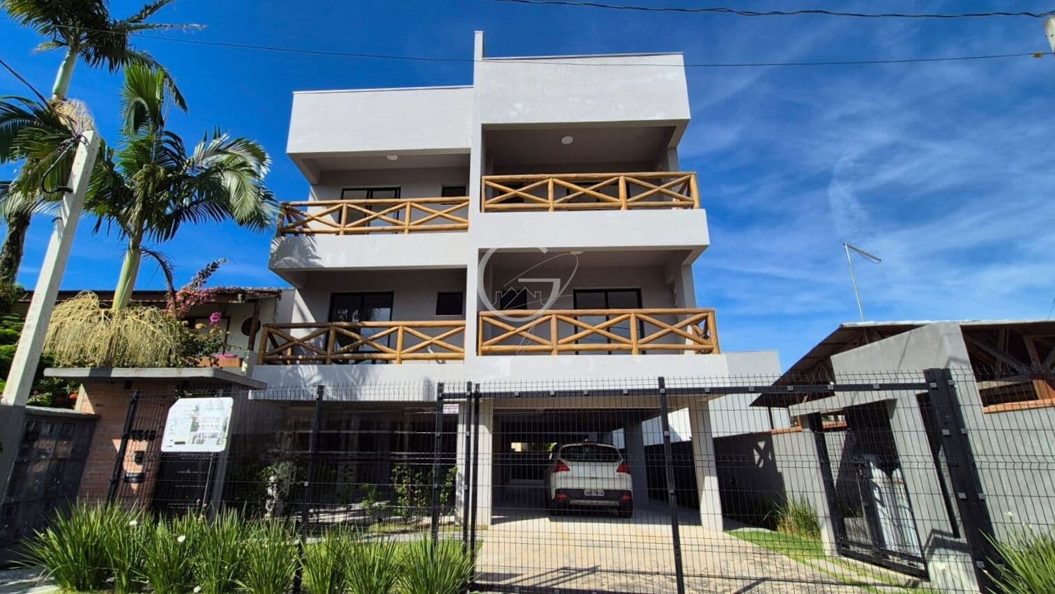 COBERTURA A VENDA COM VISTA PARA MAR EM PONTAL DO SUL!!