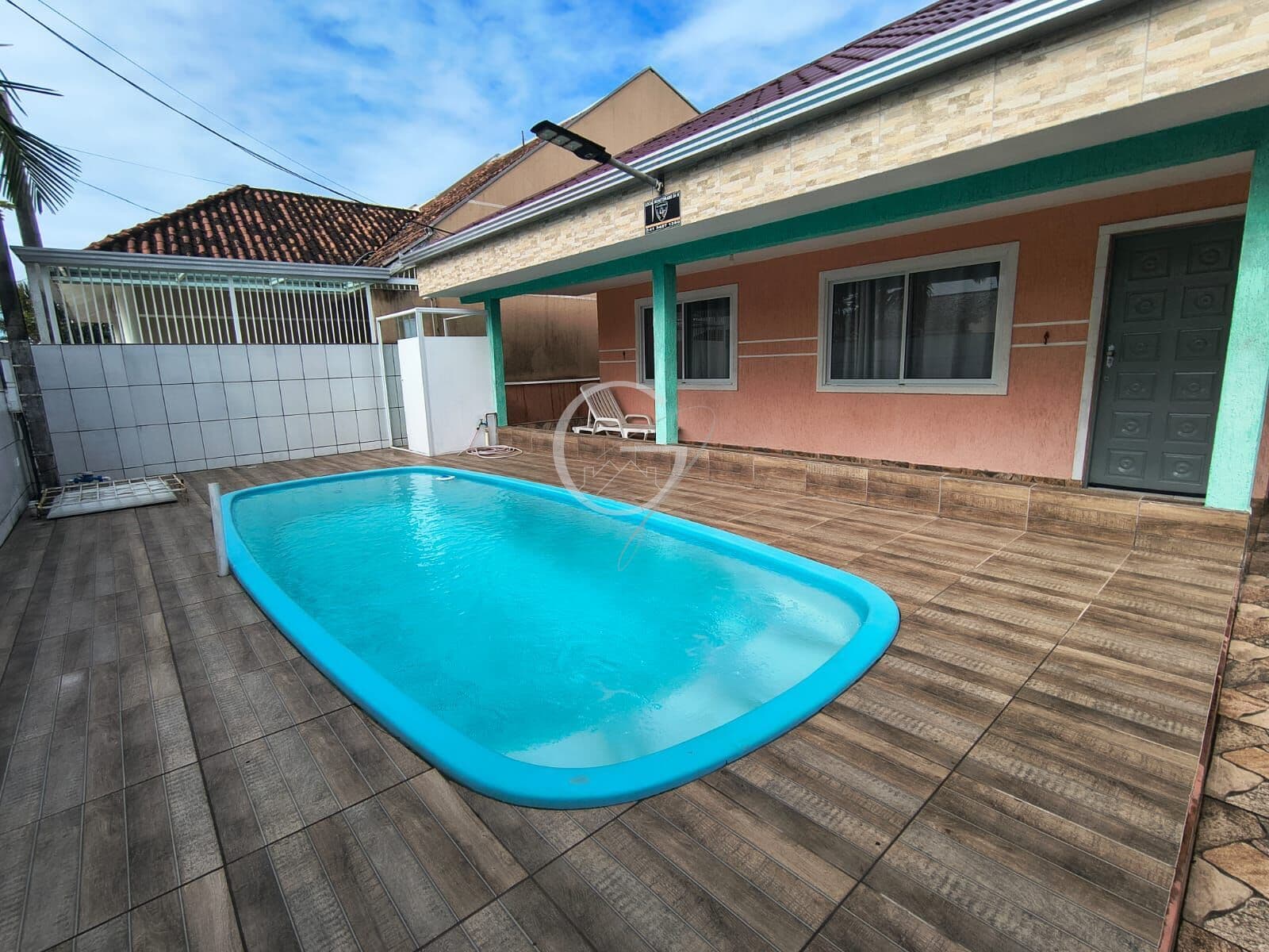 CASA COM 4 DORMITÓRIOS E PISCINA EM SANTA TEREZINHA
