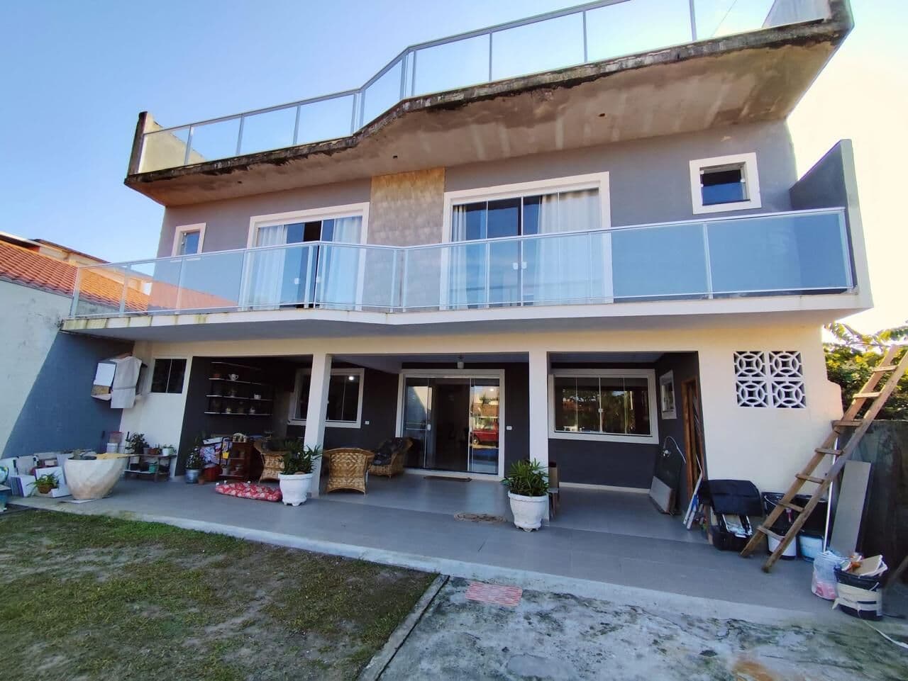 TRIPLEX COM 4 QUARTOS NO BALNÉARIO MARISSOL
