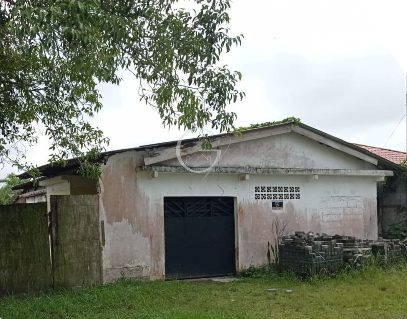 BARRACÃO EM SHANGRI-LÁ