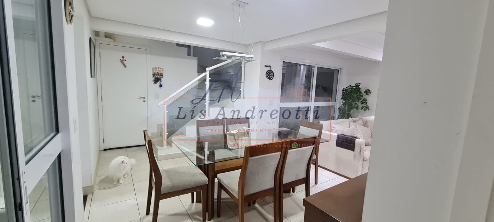 Apartamento Duplex a poucos metros da Av. Goias
