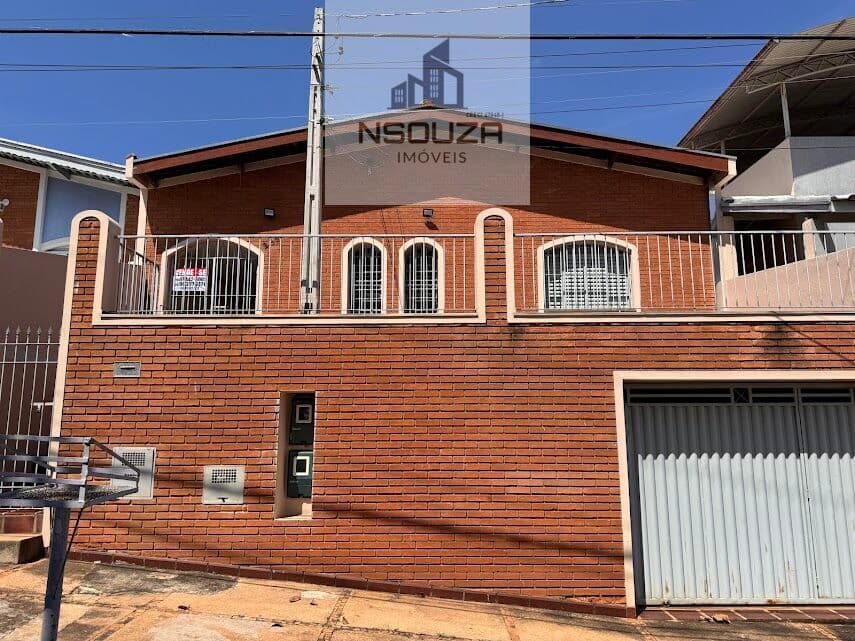 Casa com 03 Dormitórios um suíte