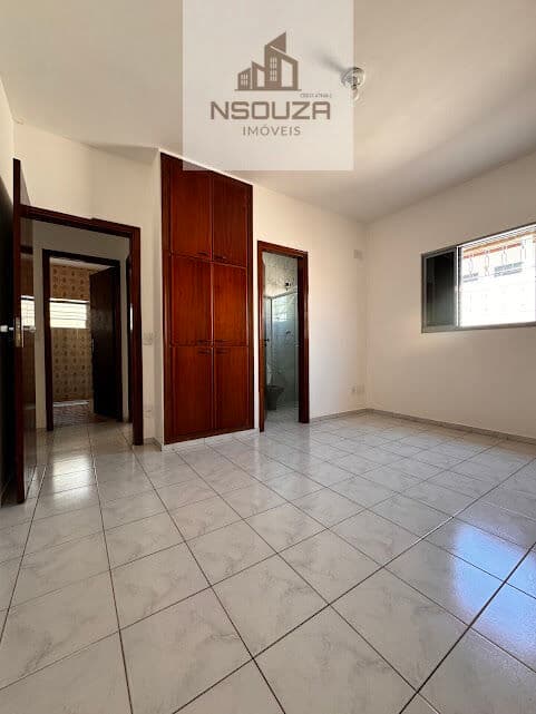 Casa com 03 Dormitórios um suíte