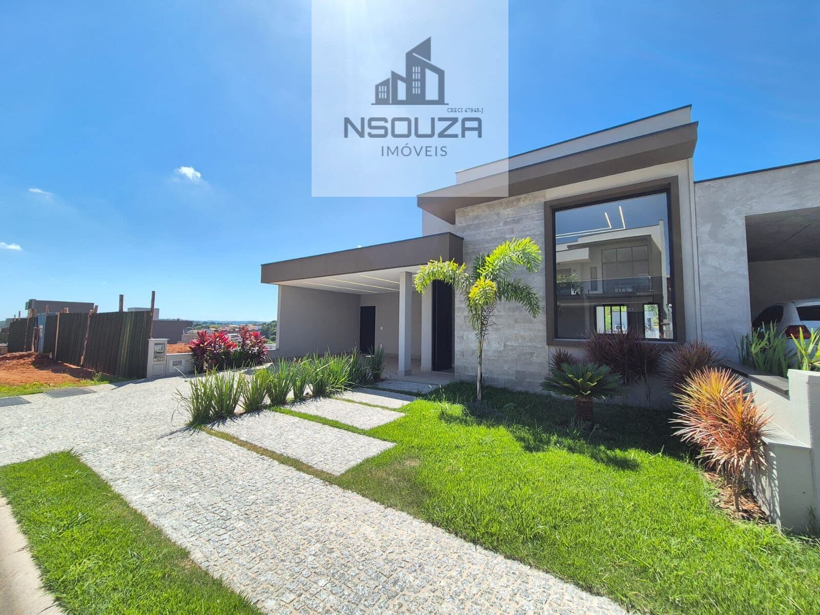 Linda casa térrea com 03 suítes