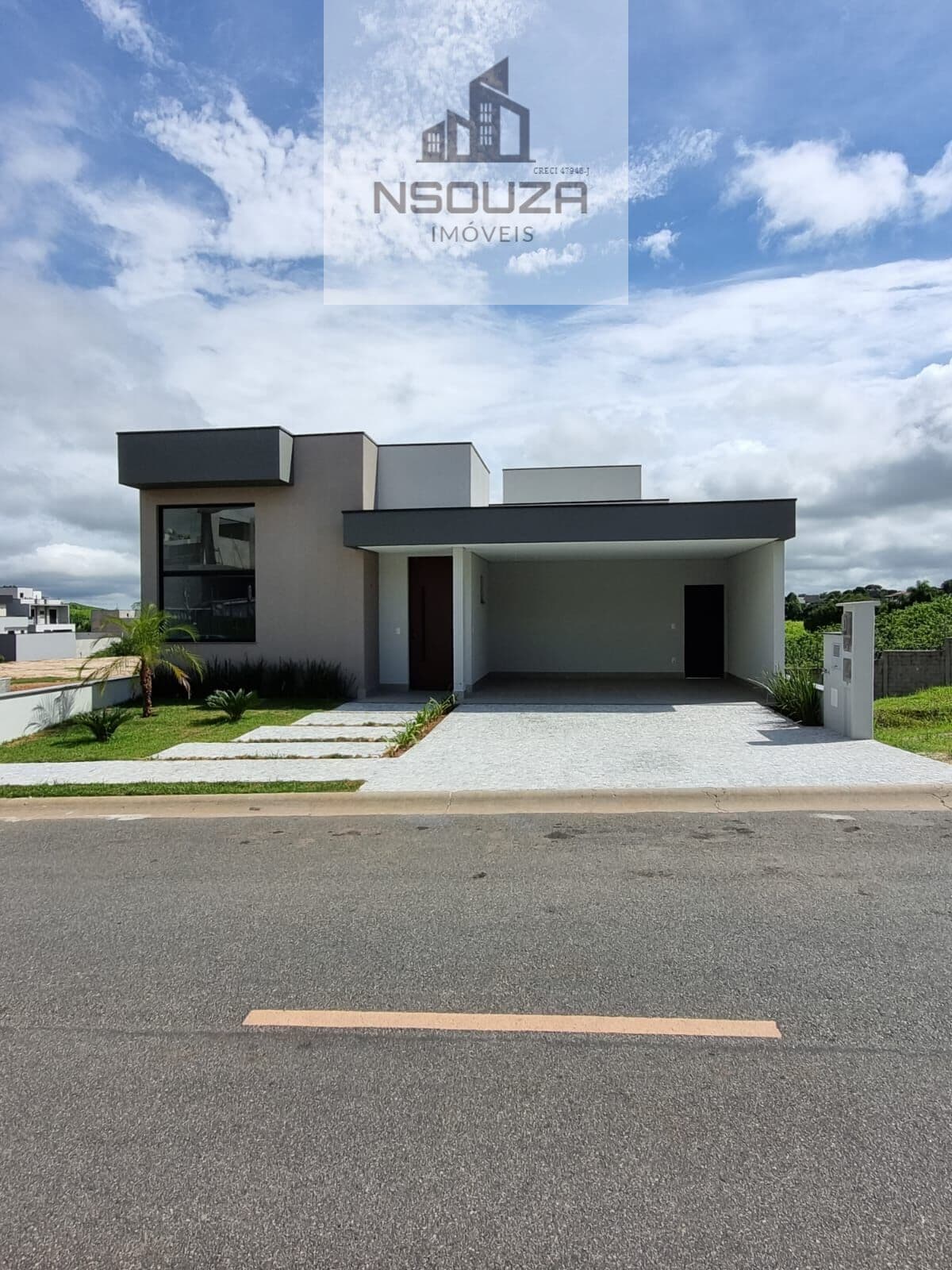 Casa em Condomínio com 03 Suítes