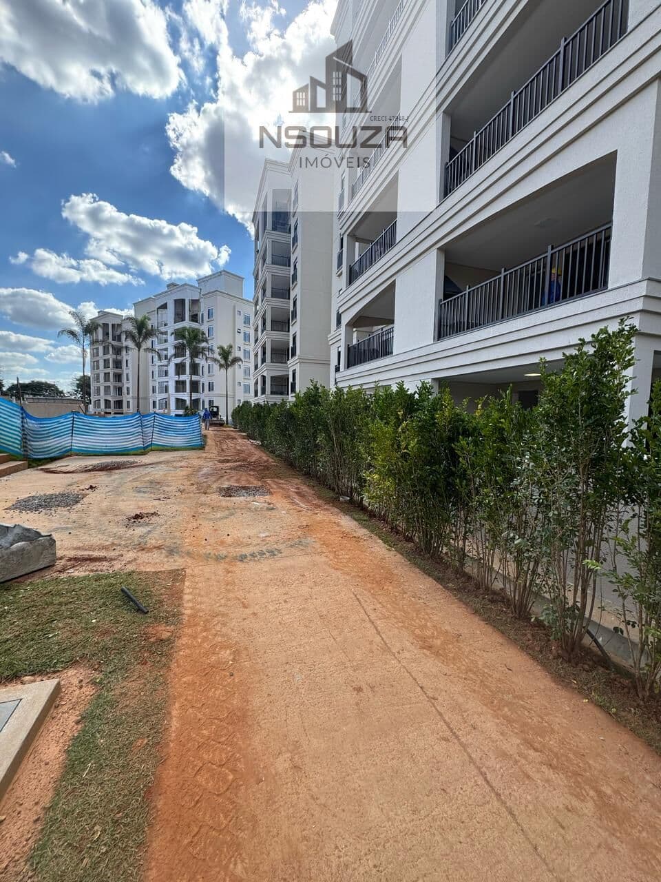 Apartamento com 03 Dormitórios e 02 Vagas