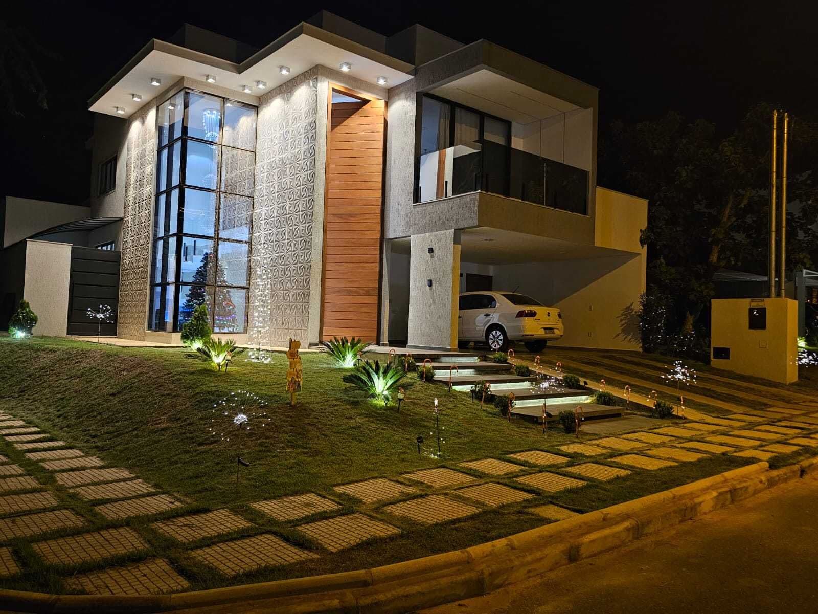 Casa de alto padrão em Condomínio