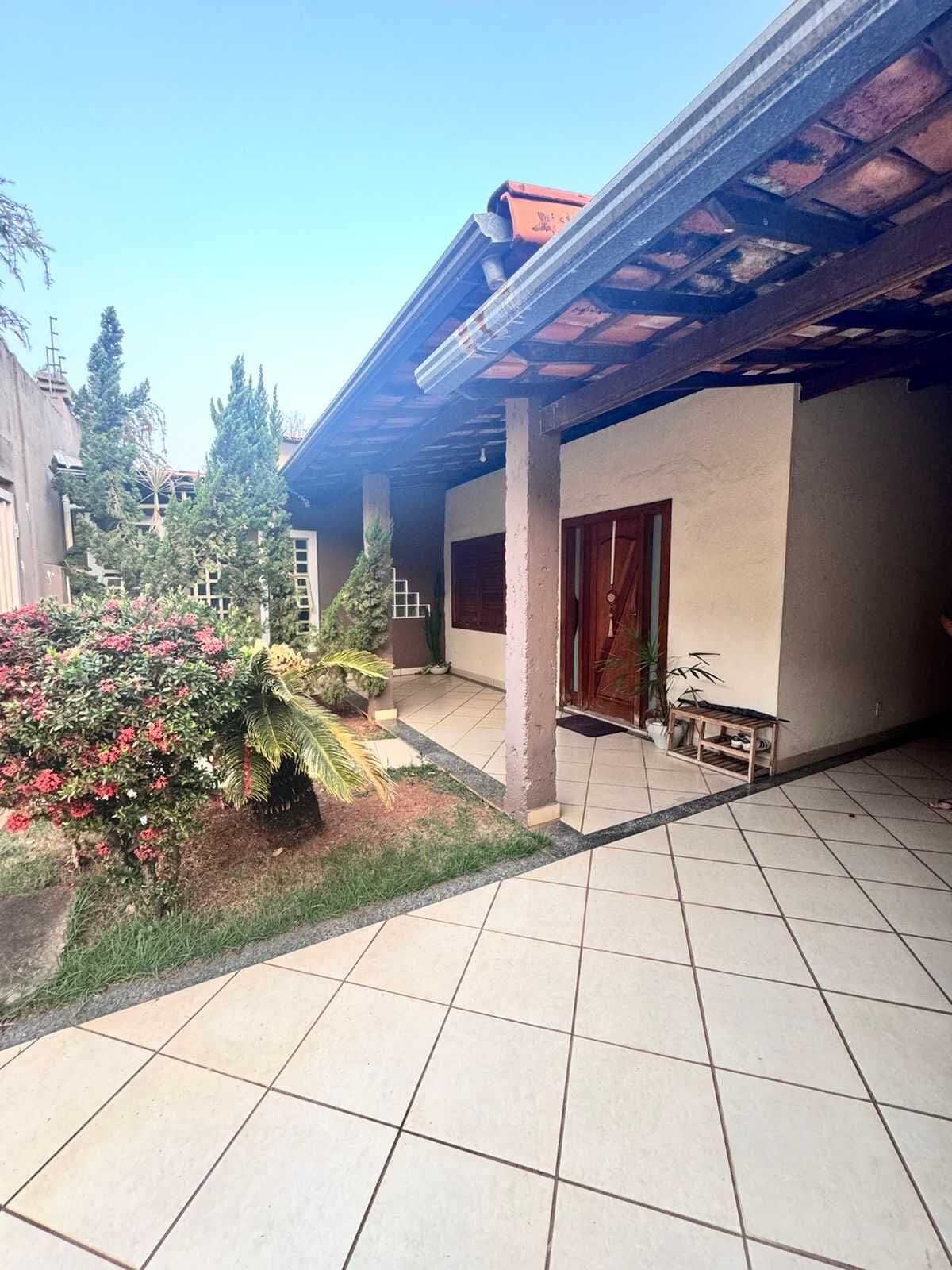 Casa 4Qtos(sendo 1 suíte c/closet e hidro)no Santa Rita