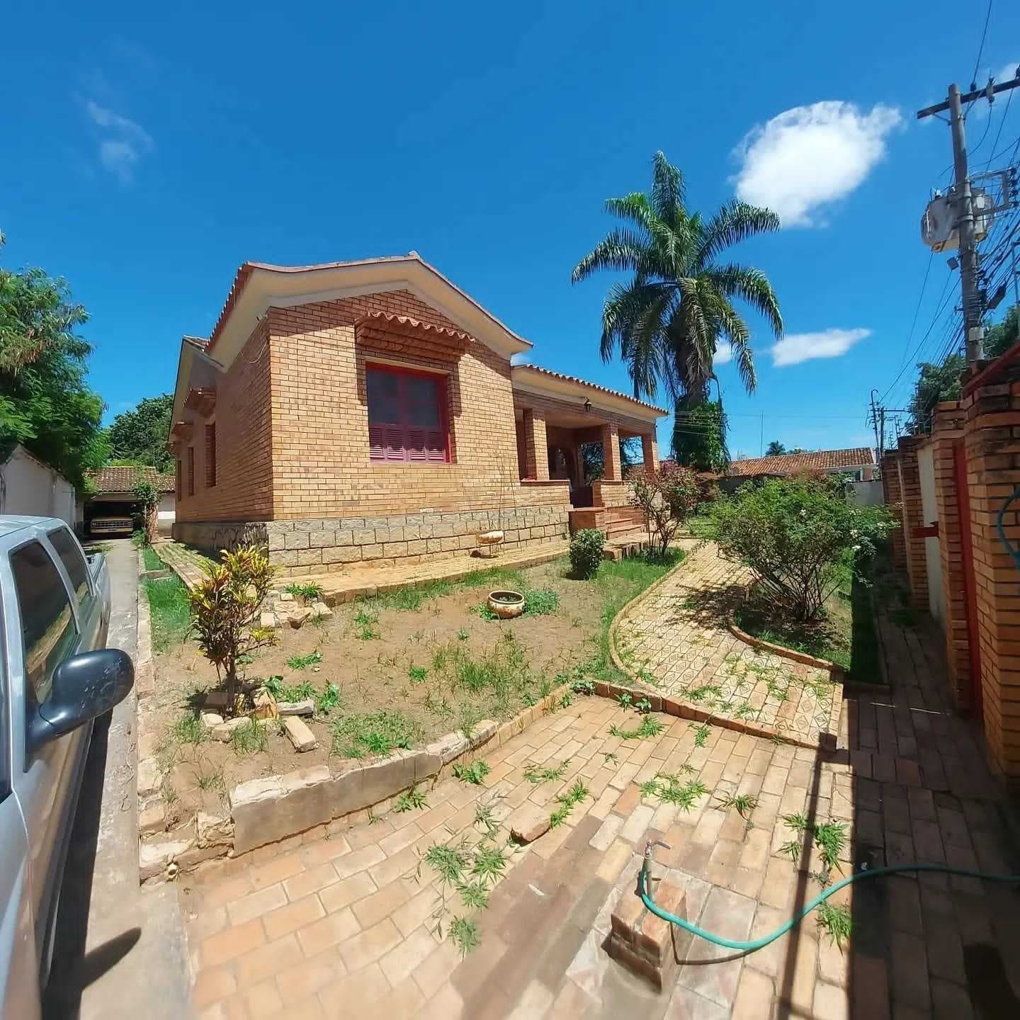 Casa com Terreno Comercial próximo a Rodoviária!