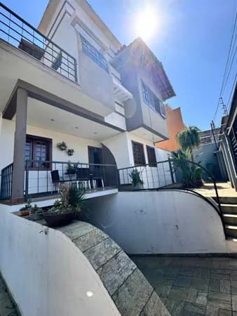 Casa com 2 pavimentos no bairro Nsra das Graças