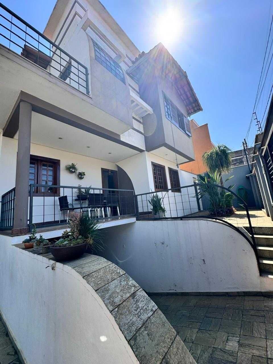 Casa com 2 pavimentos no bairro Nsra das Graças