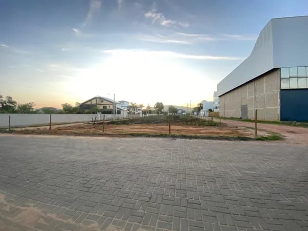 Terreno com localização privilegiada em Itaóca Praia