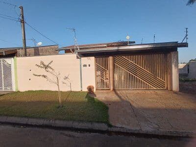 Casa em Jardim Letícia, Leme/SP