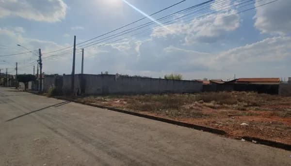 Lote/Terreno em Leme - Jardim Eroísi