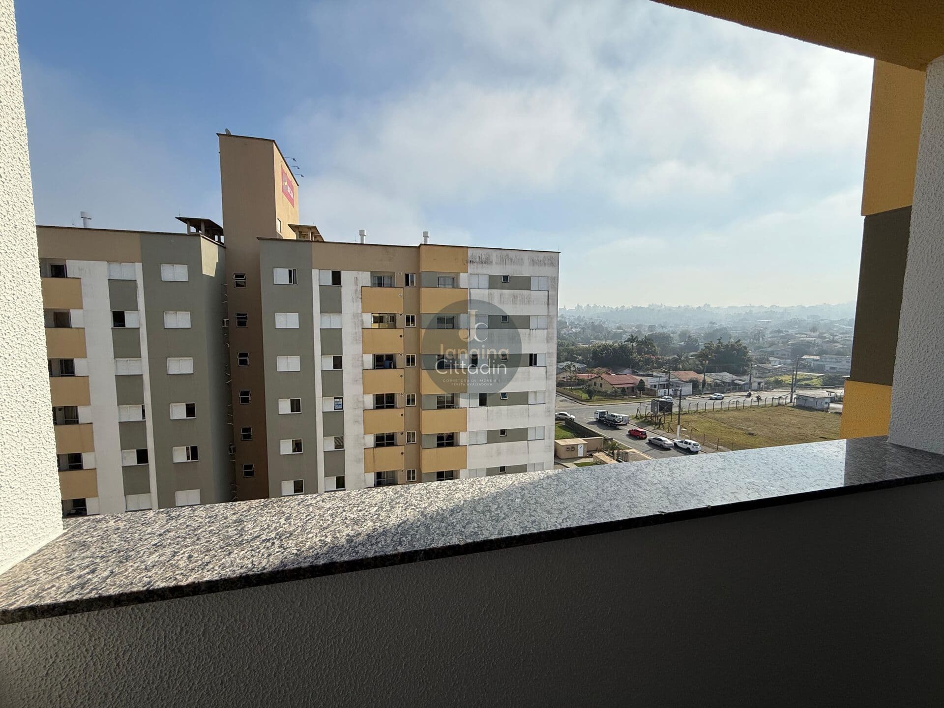 APARTAMENTO 02 QUARTOS COM SUÍTE PRÓXIMO A HAVAN DO PINHEIRINHO!