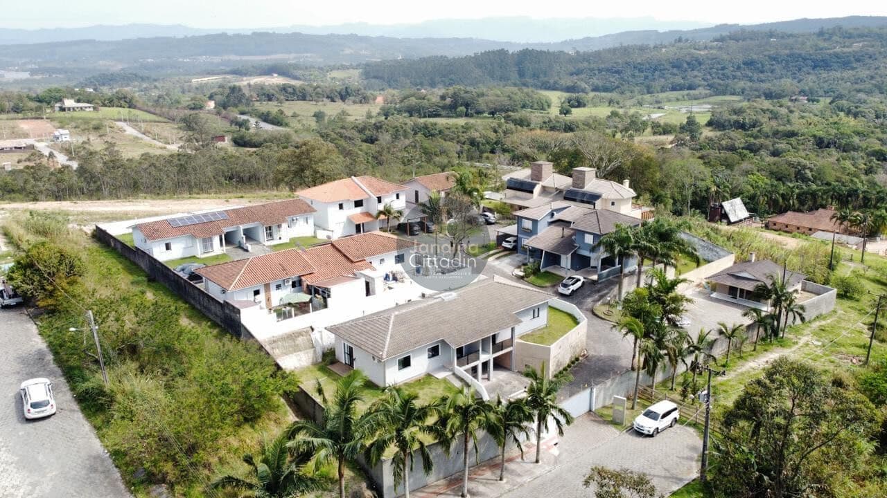 Casa em condomínio fechado
