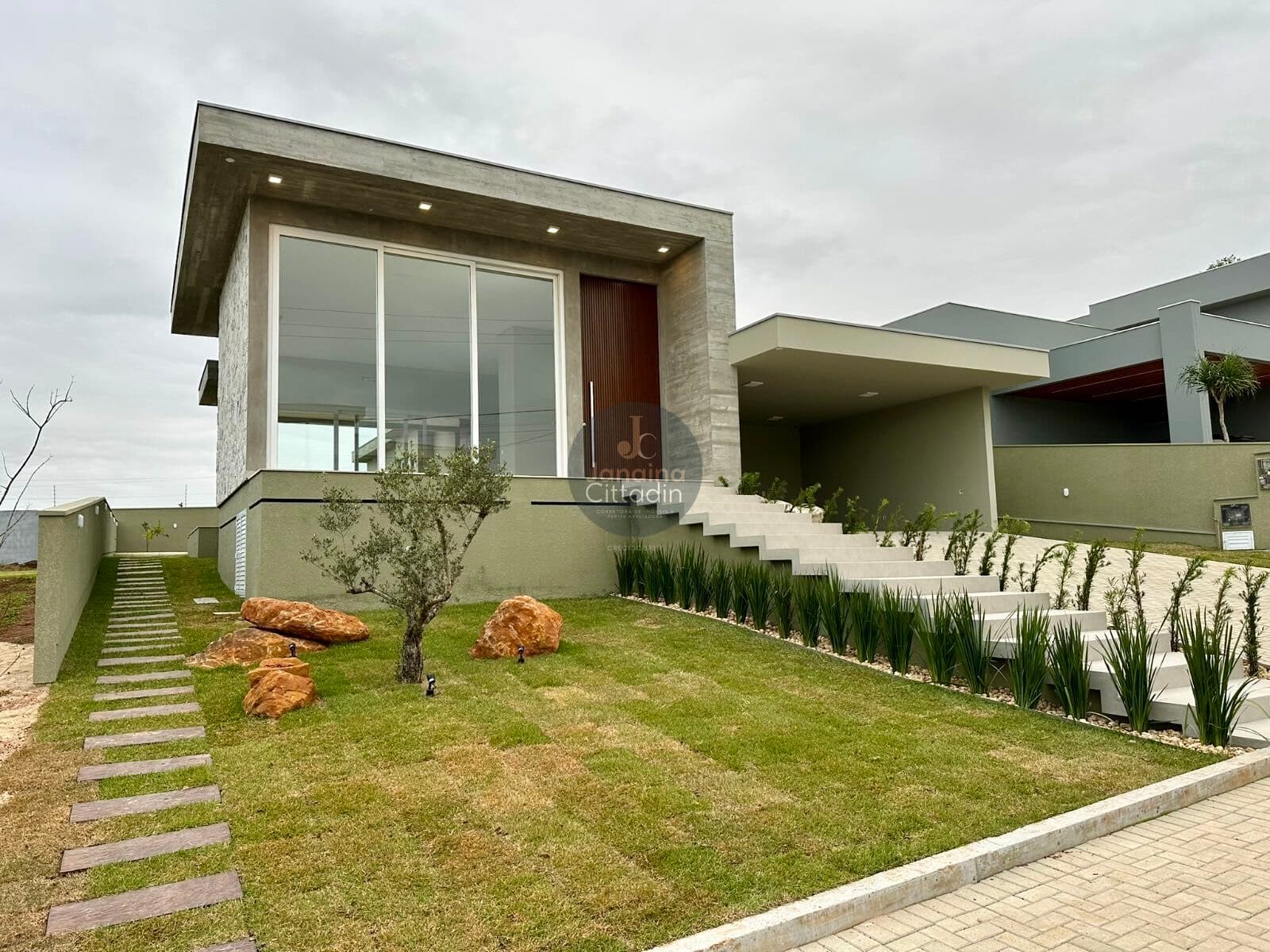 Casa Alto Padrão | Localizada em condomínio fechado