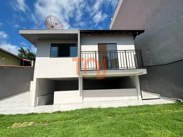 Casa Inteiramente Reformada no Santa Rita I – 3 Quartos sendo uma suíte, Quintal Amplo e Pronta para Você!