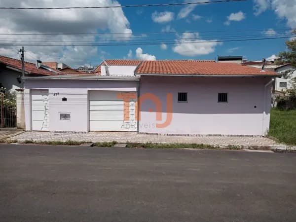 Casa térrea- Bairro-João Paulo II, Pouso Alegre/MG