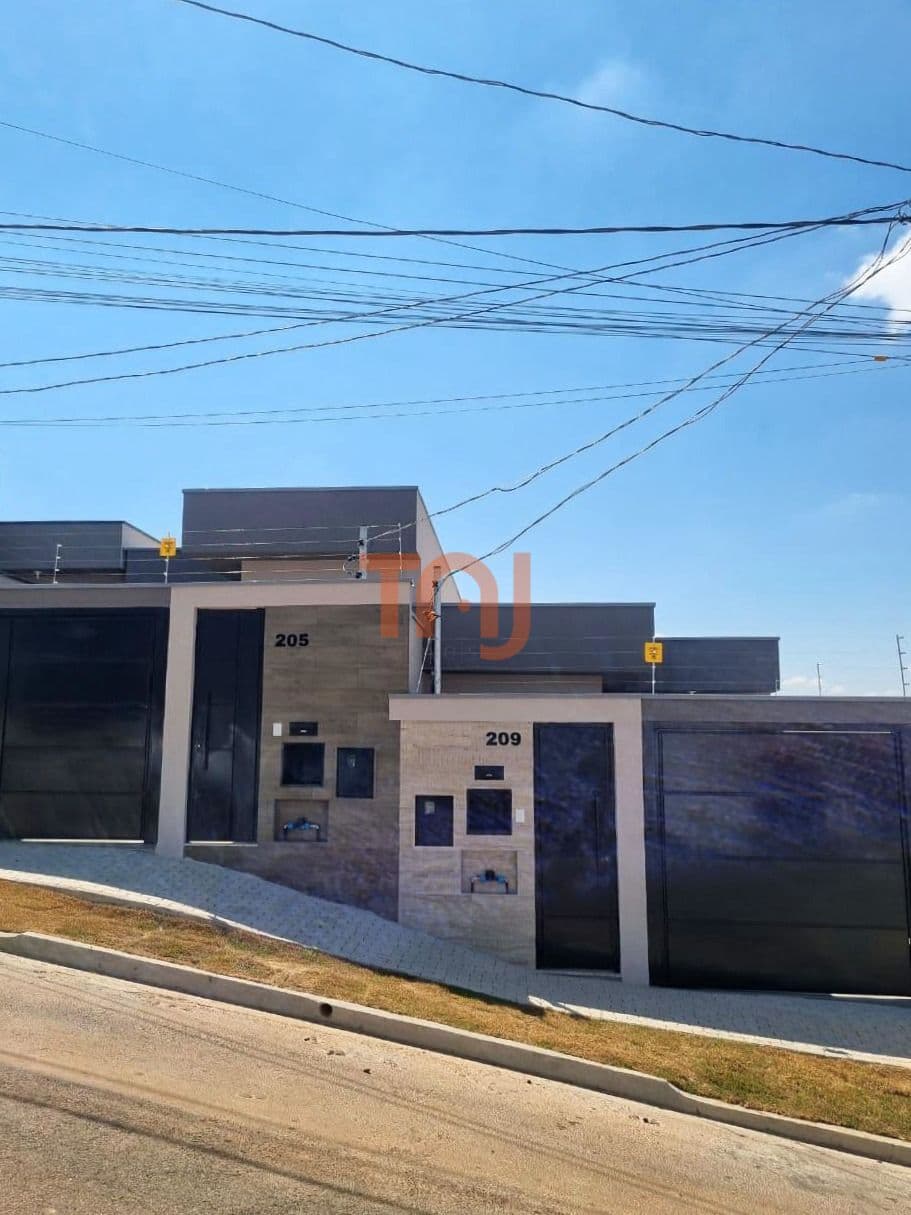 Casa à venda com 3 dormitórios no Bairro- Parque Real, Pouso Alegre/MG