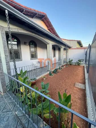 Casa com 3 dormitórios , sendo1 suíte, edícula nos fundos- Bairro São Carlos, Pouso Alegre/MG