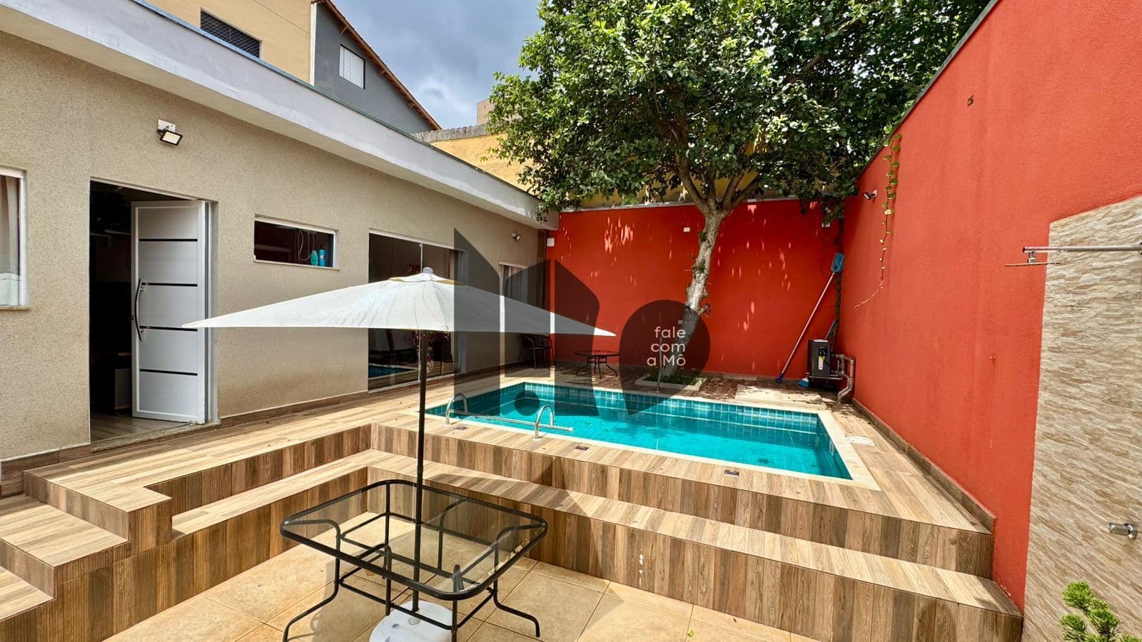 Casa térrea reformada com edícula, piscina e espaço gourmet