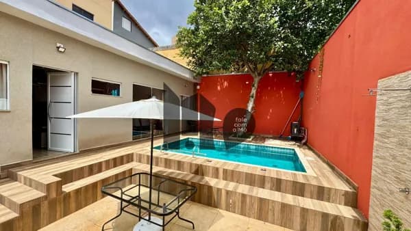 Casa térrea reformada com edícula, piscina e espaço gourmet